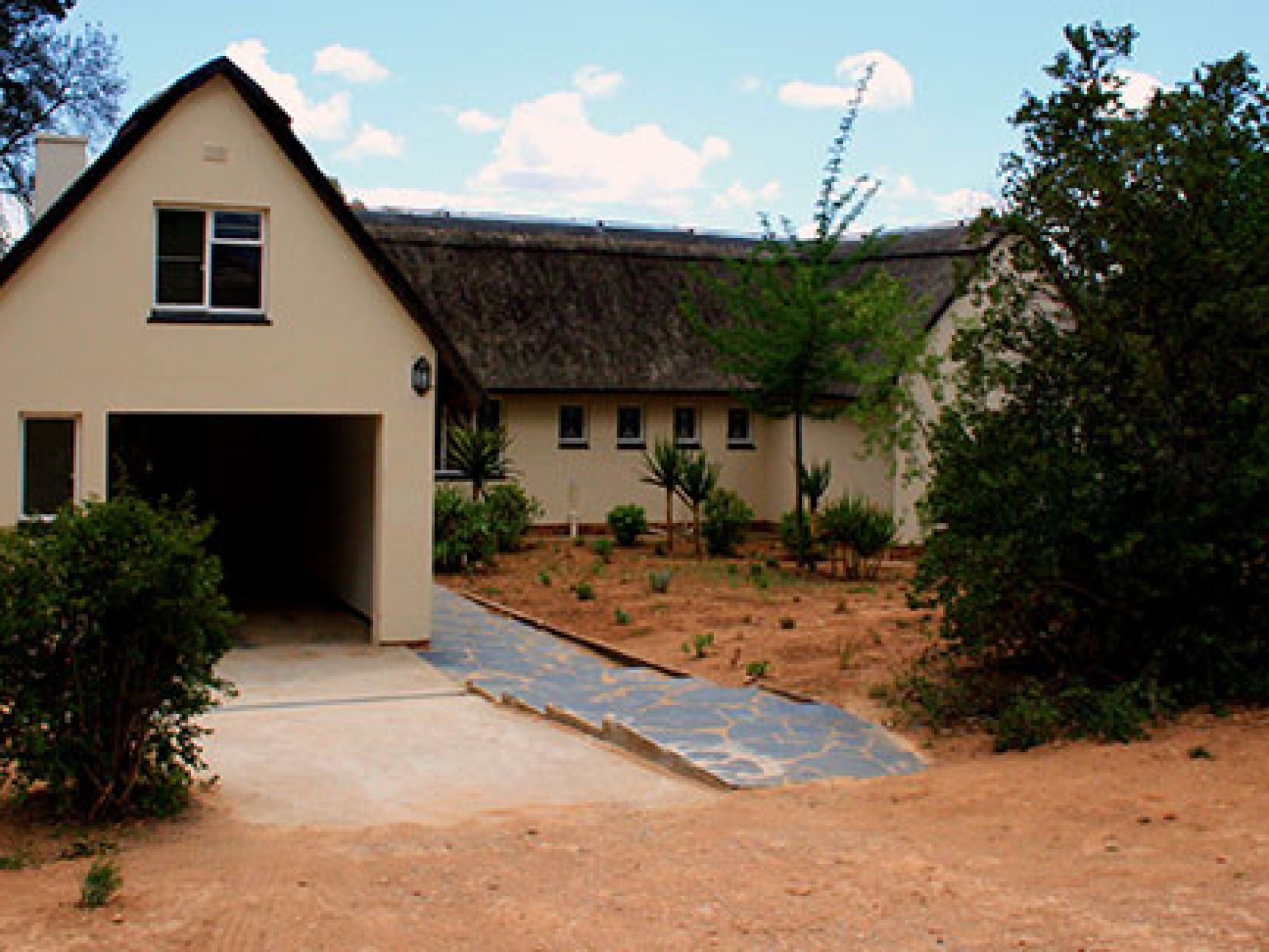 Luiperd and Rooikat exterior Luiperd and Rooikat exterior