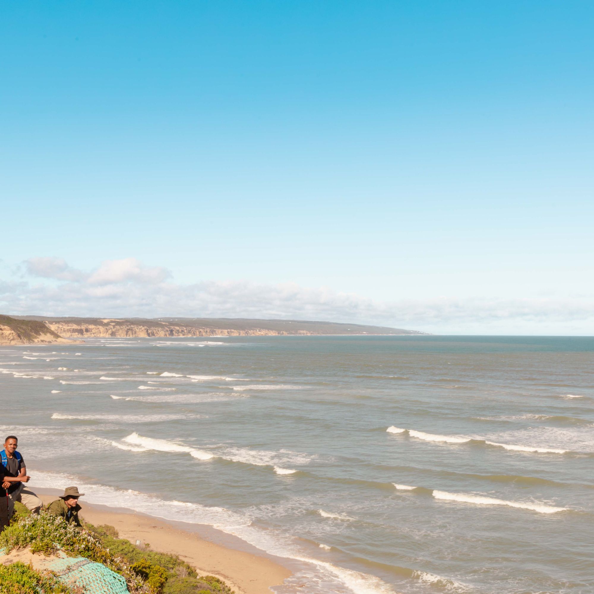 Geelkrans 2 hikers overlooking the ocean